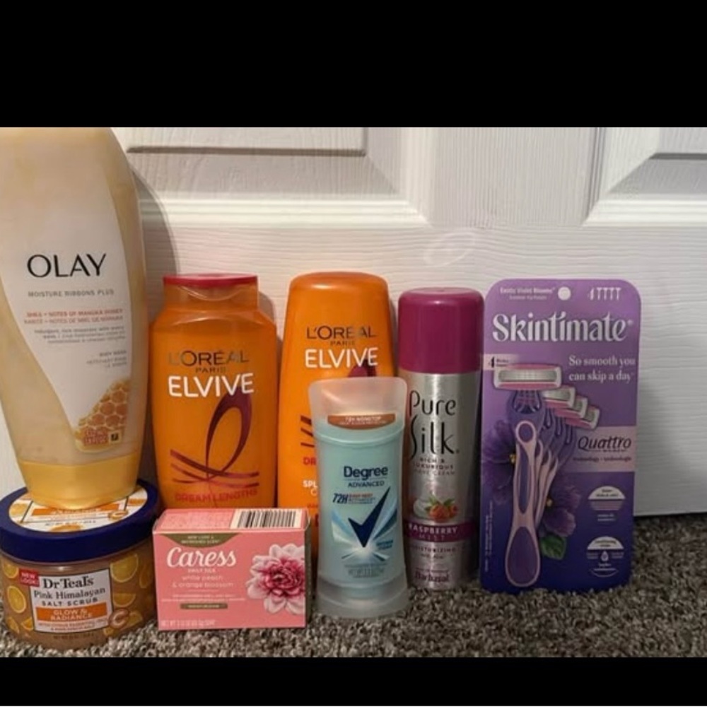 OLAY Moisture Ribbons Plus Body Wash - Creamy White and Gold